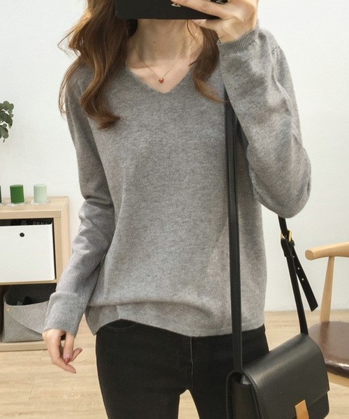 Silly（シリー）の「【デイリーコーデに使いやすい◎】12 color Vネックシンプルニットトップス（ニット/セーター・レディース・ピンク/イエロー/ブラック/ブルー/カーキ/オレンジ/アイボリー/グリーン/ホワイト/ブラウン/グレー/ライトブルー・FREE）」の4枚目の写真