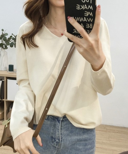 Silly（シリー）の「【デイリーコーデに使いやすい◎】12 color Vネックシンプルニットトップス（ニット/セーター・レディース・ピンク/イエロー/ブラック/ブルー/カーキ/オレンジ/アイボリー/グリーン/ホワイト/ブラウン/グレー/ライトブルー・FREE）」の14枚目の写真