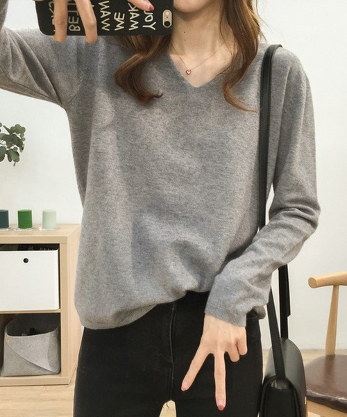 Silly（シリー）の「【デイリーコーデに使いやすい◎】12 color Vネックシンプルニットトップス（ニット/セーター・レディース・ピンク/イエロー/ブラック/ブルー/カーキ/オレンジ/アイボリー/グリーン/ホワイト/ブラウン/グレー/ライトブルー・FREE）」の16枚目の写真