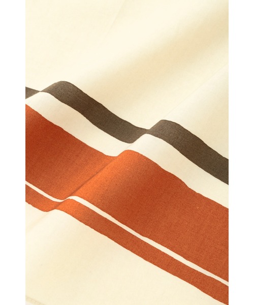 MHL.（エムエイチエル）の「MHL PRINTED BORDER SCARF（ストール/ショール・レディース・ブルー系その他4/ホワイト系その他3・FREE）」の8枚目の写真