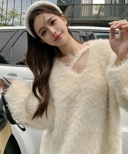 Achic(アシック)の「Vネックシャギーニットセーター(ニット/セーター・レディース・ホワイト/ブラック/グリーン・M)」の12枚目の写真