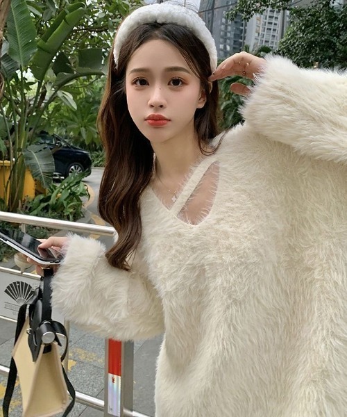 Achic(アシック)の「Vネックシャギーニットセーター(ニット/セーター・レディース・ホワイト/ブラック/グリーン・M)」の14枚目の写真
