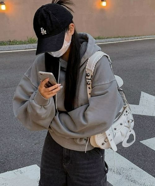 BEIDELLI（ベイデリー）の「[BELLIDE MADE] ビンテージピグメントクロップドフーディ（パーカー・レディース・グレー/ブルー/チャコールグレー・FREE）」の10枚目の写真
