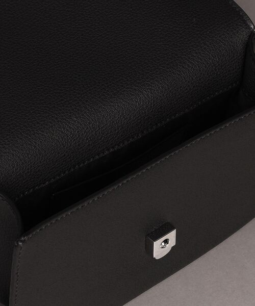 Calvin Klein(カルバン・クライン)の「スモールフラップチェーン クロスボディバッグ(ボディバッグ/ウエストポーチ・レディース・ブラック/グレー/オフホワイト・FREE)」の19枚目の写真