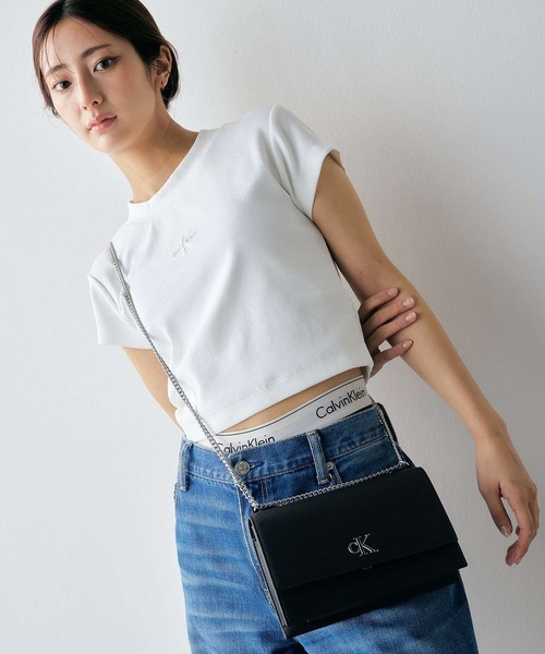 Calvin Klein(カルバン・クライン)の「スモールフラップチェーン クロスボディバッグ(ボディバッグ/ウエストポーチ・レディース・ブラック/グレー/オフホワイト・FREE)」の17枚目の写真