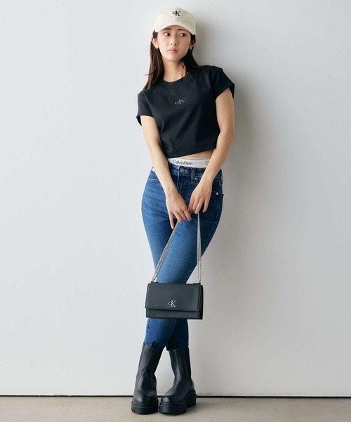 Calvin Klein(カルバン・クライン)の「スモールフラップチェーン クロスボディバッグ(ボディバッグ/ウエストポーチ・レディース・ブラック/グレー/オフホワイト・FREE)」の12枚目の写真