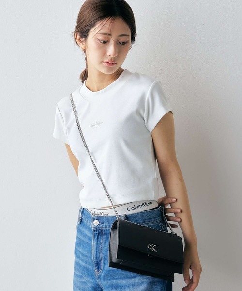 Calvin Klein(カルバン・クライン)の「スモールフラップチェーン クロスボディバッグ(ボディバッグ/ウエストポーチ・レディース・ブラック/グレー/オフホワイト・FREE)」の19枚目の写真