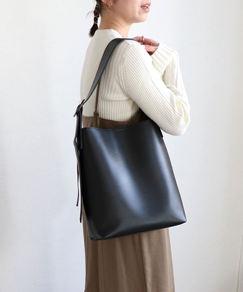 T・S・L(ティーエスエル)の「クルミバックルワンショルダーバッグ(ショルダーバッグ・レディース・グレー/ブラック/モカ・FREE)」の7枚目の写真