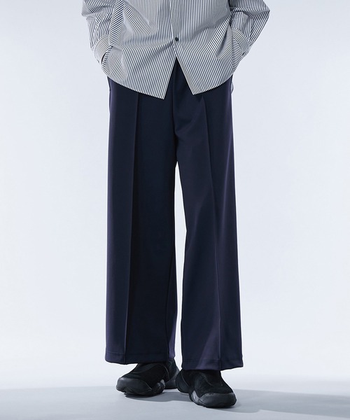 UNITED TOKYO(ユナイテッドトウキョウ)の「ハイマルチ ジャージースラックス | セットアップ着用可能(スラックス・メンズ・ネイビー/ブラック・2/1)」の2枚目の写真