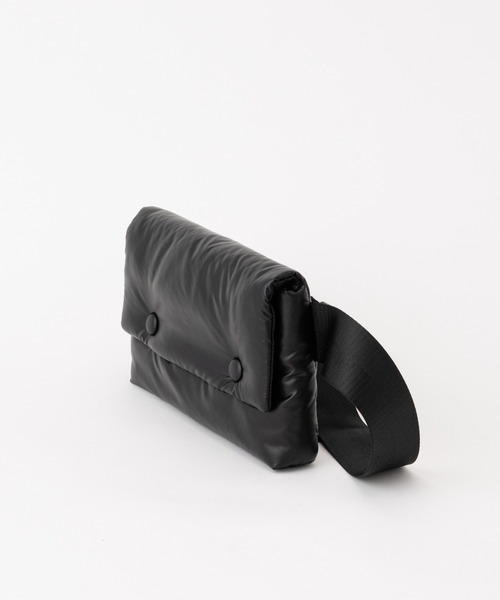 COLONY 2139（コロニートゥーワンスリーナイン）の「パファーボディバッグ（ボディバッグ/ウエストポーチ・レディース・ホワイト/ブラック・FREE）」の16枚目の写真