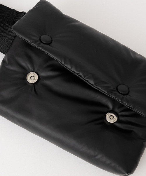 COLONY 2139（コロニートゥーワンスリーナイン）の「パファーボディバッグ（ボディバッグ/ウエストポーチ・レディース・ホワイト/ブラック・FREE）」の20枚目の写真