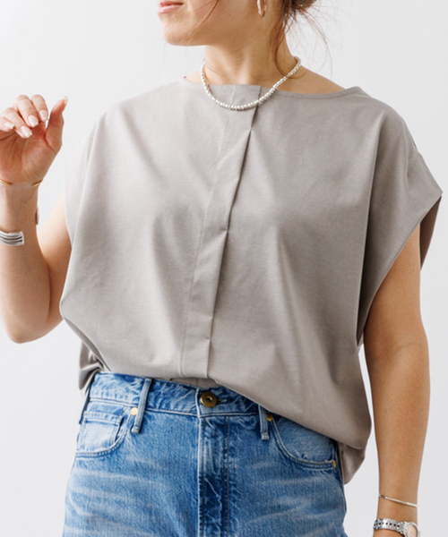 Rouge vif(ルージュヴィフ)の「ショルダータックカットブラウス(Tシャツ/カットソー・レディース・グレー/オフホワイト/ベージュ・フリー)」の1枚目の写真