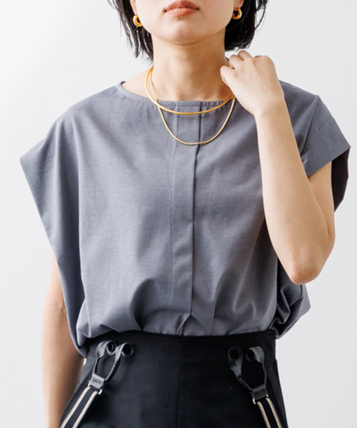 Rouge vif(ルージュヴィフ)の「ショルダータックカットブラウス(Tシャツ/カットソー・レディース・グレー/オフホワイト/ベージュ・フリー)」の3枚目の写真