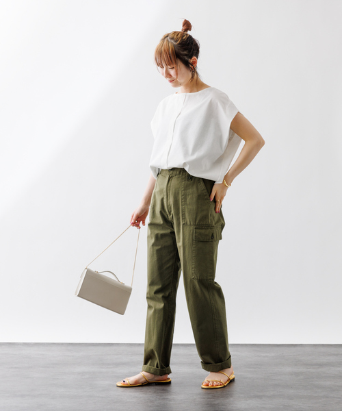 Rouge vif(ルージュヴィフ)の「ショルダータックカットブラウス(Tシャツ/カットソー・レディース・グレー/オフホワイト/ベージュ・フリー)」の9枚目の写真