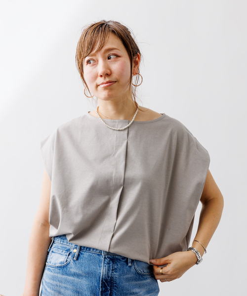 Rouge vif(ルージュヴィフ)の「ショルダータックカットブラウス(Tシャツ/カットソー・レディース・グレー/オフホワイト/ベージュ・フリー)」の11枚目の写真