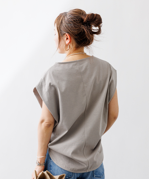 Rouge vif(ルージュヴィフ)の「ショルダータックカットブラウス(Tシャツ/カットソー・レディース・グレー/オフホワイト/ベージュ・フリー)」の12枚目の写真