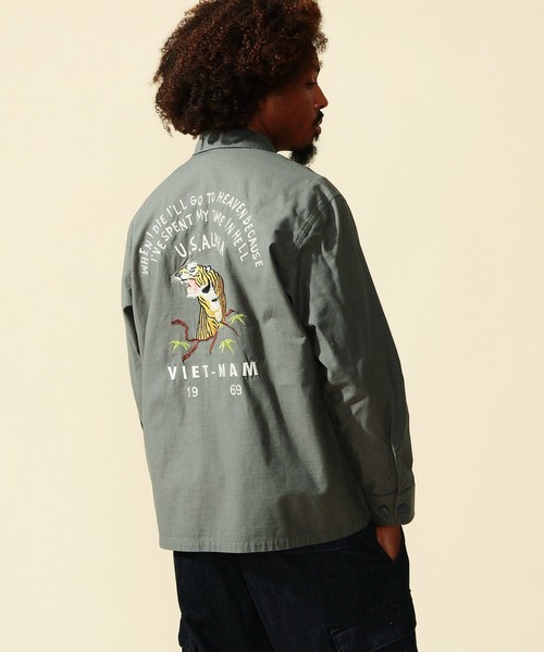 Alpha Industries（アルファインダストリーズ）の「ユーティリティシャツ/スーベニア刺繍 長袖（SOUVENIR）（シャツ/ブラウス・メンズ・ブラック/オリーブ/グレー・MEDIUM/LARGE/X-LARGE）」の7枚目の写真