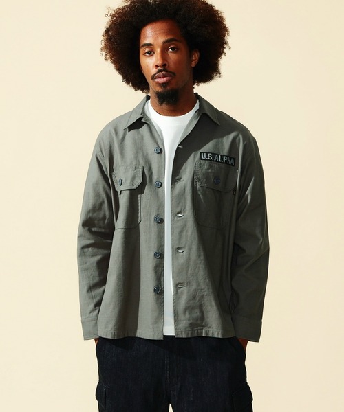 Alpha Industries（アルファインダストリーズ）の「ユーティリティシャツ/スーベニア刺繍 長袖（SOUVENIR）（シャツ/ブラウス・メンズ・ブラック/オリーブ/グレー・MEDIUM/LARGE/X-LARGE）」の5枚目の写真