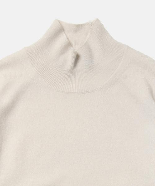 Demi-Luxe BEAMS（デミルクス ビームス）の「【BAILA1月号掲載】Demi-Luxe BEAMS / ハイネック ドロップショルダー ニット（ニット/セーター・レディース・オフホワイト/グレー・ONE SIZE）」の5枚目の写真