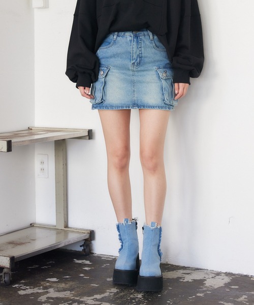 ENVYM（アンビー）の「カーゴポケットデニムスカート（スカート・レディース・ブルー・SMALL/MEDIUM）」の4枚目の写真