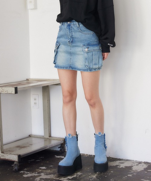 ENVYM（アンビー）の「カーゴポケットデニムスカート（スカート・レディース・ブルー・SMALL/MEDIUM）」の7枚目の写真