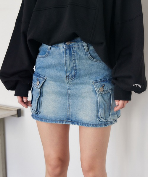 ENVYM（アンビー）の「カーゴポケットデニムスカート（スカート・レディース・ブルー・SMALL/MEDIUM）」の2枚目の写真