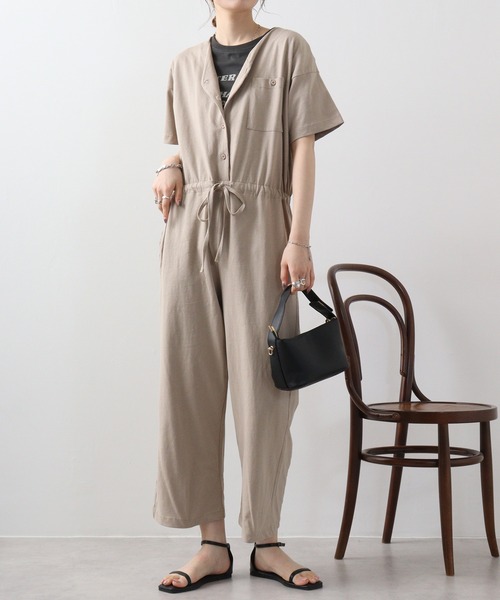 atONE(アットワン)の「atONE Vネックオールインワンパンツ(サロペット/オーバーオール・レディース・ブラック/グレイッシュベージュ/ライトブラウン・LL~3L/M-L/4L~5L)」の1枚目の写真