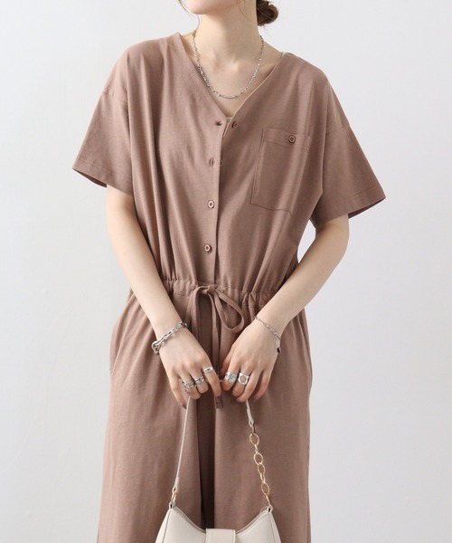 atONE(アットワン)の「atONE Vネックオールインワンパンツ(サロペット/オーバーオール・レディース・ブラック/グレイッシュベージュ/ライトブラウン・LL~3L/M-L/4L~5L)」の3枚目の写真