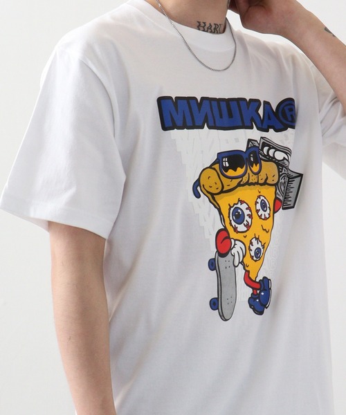 MISHKA（ミシカ）の「MISHKA　T-SHIRT　半袖（Tシャツ/カットソー・メンズ・ブラック/ホワイト/グリーン/ブラック系その他/ホワイト系その他/グリーン系その他/ブラック系その他2/ホワイト系その他2/ブラウン/ブラック系その他3/ホワイト系その他3/ベージュ/ブラウン系その他/ブラック系その他4/ホワイト系その他4/ベージュ系その他/ブラック系その他5/ホワイト系その他5/ベージュ系その他2/ブラウン系その他2/ブラック系その他6/ホワイト系その他6/ブラウン系その他3/ブラック系その他7/ホワイト系その他7/ベージュ系その他3/グリーン系その他2/ブラック系/ホワイト系/イエロー/グリーン系その他3・M/L/XL/2XL）」の4枚目の写真