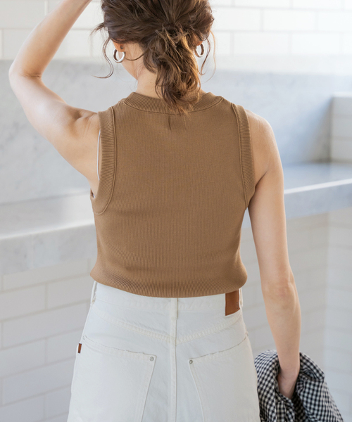 Spick & Span(スピックアンドスパン)の「18G リブニットタンク(タンクトップ・レディース・ブラック/ホワイト/キャメル/グリーン・FREE)」の5枚目の写真