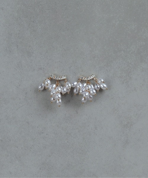 Kana(カナ)の「パール シャンデリア ピアス 結婚式 パーティー(ピアス(両耳用)・レディース・シルバー/ゴールド・フリー)」の4枚目の写真