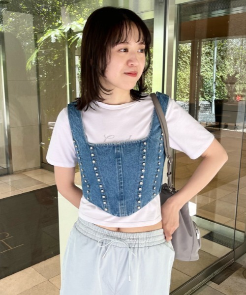 LILY BROWN（リリーブラウン）の「[L.B CANDY STOCK]スタッズデニムビスチェ（Tシャツ/カットソー・レディース・ブルー/ブラック/ホワイト・FREE）」の3枚目の写真