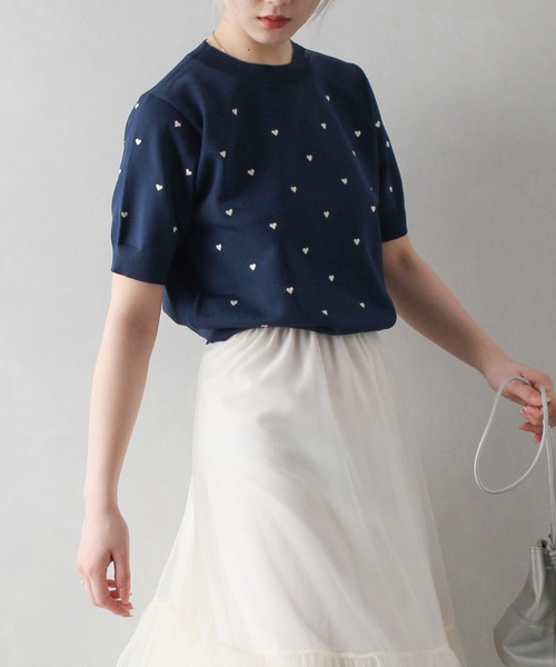 SpRay(スプレイ)の「ハート刺繍ショートスリーブニット(ニット/セーター・レディース・アイボリー/ネイビー/ライトベージュ/ブラック・FREE)」の6枚目の写真
