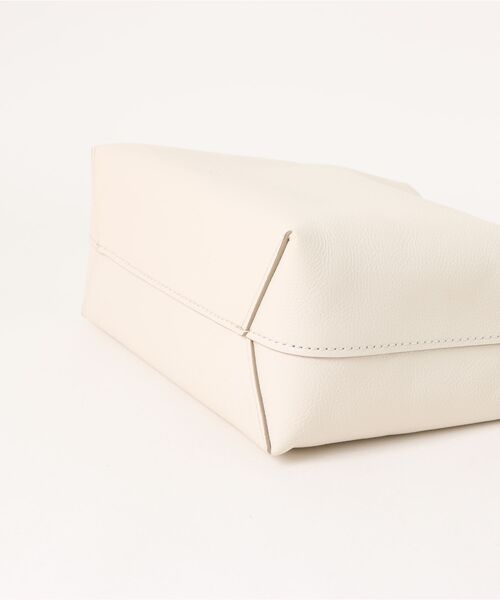 FOSSIL（フォッシル）の「フォッシル バケツ型バッググ レディース レザー ホワイト 11インチのiPad収納可 ZB11033103（ハンドバッグ・レディース・ホワイト・FREE）」の6枚目の写真