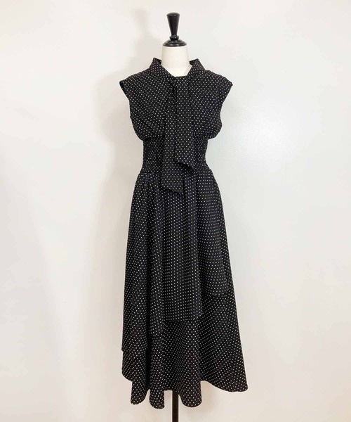 新品 Noela ノエラ　ボウタイドットワンピース　フレンチスリーブ　ワンピース 新品 Noela ノエラ ボウタイドットワンピース フレンチスリーブ