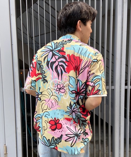 VOLCOM（ボルコム）の「VOLCOM/ボルコム 半袖シャツ 総柄 フラワー ボタニカル 陰陽マーク A0422400（シャツ/ブラウス・メンズ・ブラック/マルチ・M/L）」の13枚目の写真