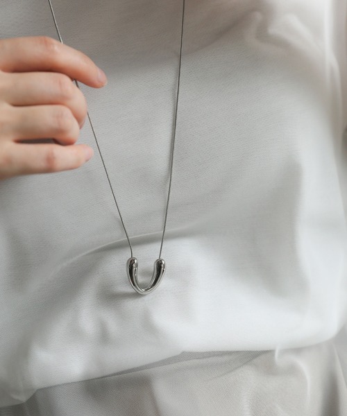 select MOCA（セレクトモカ）の「U字ループタイネックレス（ネックレス・レディース・ゴールド/シルバー・FREE）」の11枚目の写真