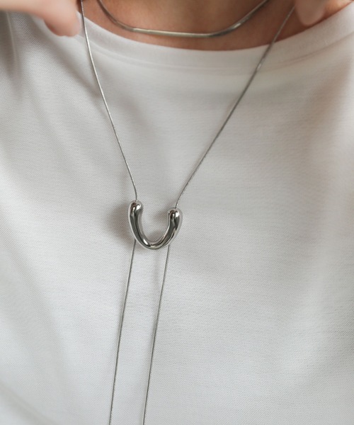 select MOCA（セレクトモカ）の「U字ループタイネックレス（ネックレス・レディース・ゴールド/シルバー・FREE）」の6枚目の写真