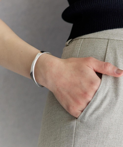 URBAN RESEARCH（アーバンリサーチ）の「decor『デコール』　Cut Bangle（ブレスレット・レディース・シルバー・-）」の2枚目の写真