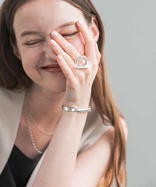 URBAN RESEARCH（アーバンリサーチ）の「decor『デコール』　Cut Bangle（ブレスレット・レディース・シルバー・-）」の4枚目の写真