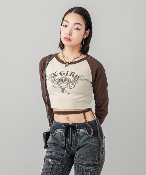 X-girl（エックスガール）の「CROWN AND WINGS RAGLAN L/S BABY TEE（Tシャツ/カットソー・レディース・オフホワイト/オリーブ/チャコール・S/M）」の2枚目の写真
