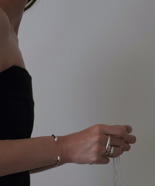 Lynn.(リン)の「twing bangle(バングル/リストバンド・レディース・シルバー・FREE)」の8枚目の写真