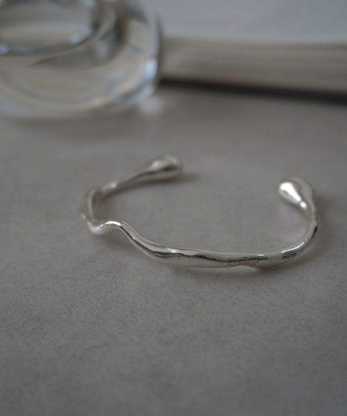 Lynn.(リン)の「twing bangle(バングル/リストバンド・レディース・シルバー・FREE)」の12枚目の写真