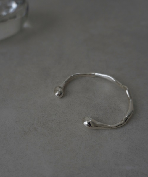 Lynn.(リン)の「twing bangle(バングル/リストバンド・レディース・シルバー・FREE)」の13枚目の写真