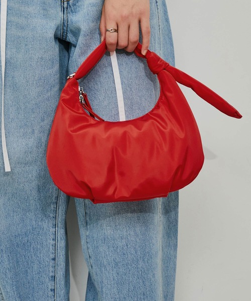 ADAM ET ROPE'(アダムエロペ)の「【サステナブル・WEB限定】ワンハンドル結びミニバッグ(ハンドバッグ・レディース・レッド/シルバー/ブラック・FREE)」の3枚目の写真
