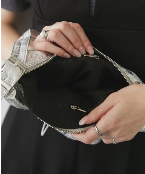 Solace（ソレイス）の「ドロストデザインハーフムーンバッグ（ハンドバッグ・レディース・ブルー/シルバー/ブラック・FREE）」の6枚目の写真