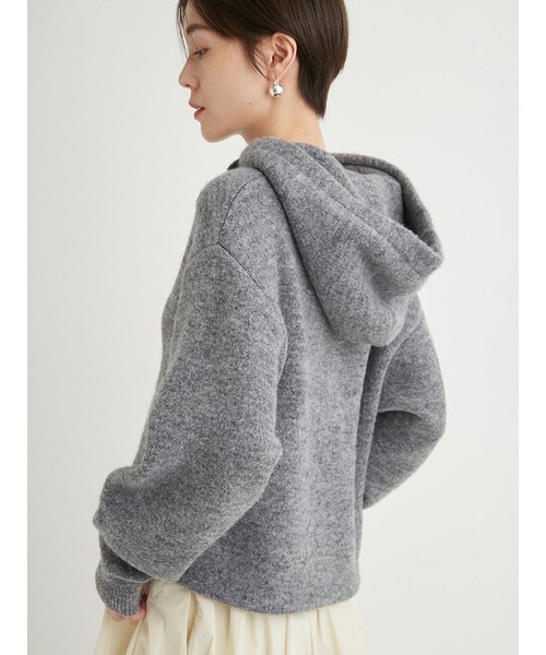 新品タグ付き　エミ emmi atelier フーディーニットプルオーバー emmi（エミ）の「フーディーニットプルオーバー（ニット/セーター