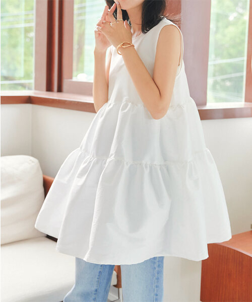 KOBE LETTUCE(コウベレタス)の「バックリボンボリューミーティアードシャイニーチュニック(チュニック・レディース・ホワイト/ブラック・M)」の1枚目の写真