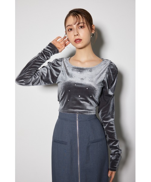 rienda（リエンダ）の「ビジューベロアクロップドトップス（Tシャツ/カットソー・レディース・ブラック/ライトブラウン/ブルー・FREE）」の16枚目の写真