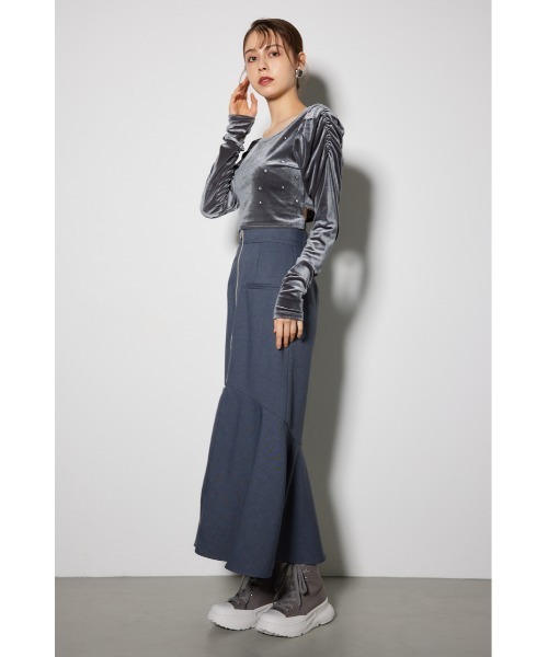 rienda（リエンダ）の「ビジューベロアクロップドトップス（Tシャツ/カットソー・レディース・ブラック/ライトブラウン/ブルー・FREE）」の17枚目の写真